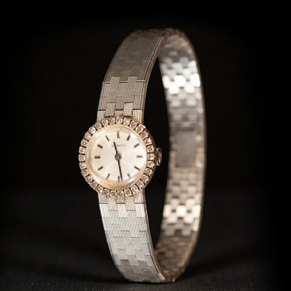 Importante Reloj Zenith Dama en oro blanco 18k y diamantes, años 50.