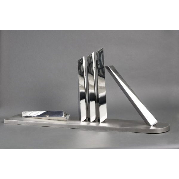 PEDRO MARTÍNEZ OSORIO – Vestigio Geométrico del presente – Acero.  