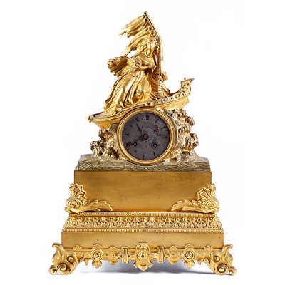 Reloj de sobremesa francés de bronce dorado 