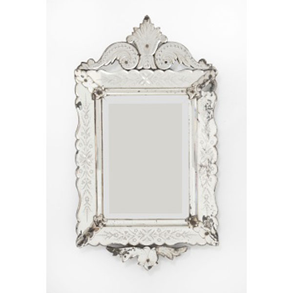 Espejo veneciano con marco en espejo grabado con decoración vegetal y flores. Luna biselada. Estilo Luis XVI.  Época: Pp. S. XX