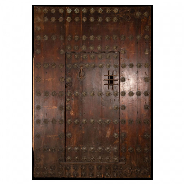 Portón de clavos, escuela española, Siglo XVII.  Hierro y madera