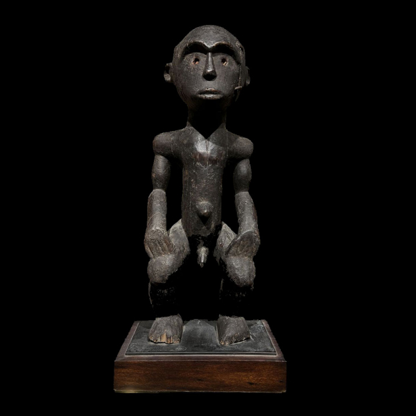 Muy Rara y Antigua Grande Figura Africana de Mono Fang - Relicario y Guardián del Hogar contra los malos espíritus, África, Camerún siglo XIX - principios siglo XX