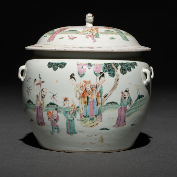 Sopera en porcelana china familia rosa. Trabajo Chino, Siglo XIX