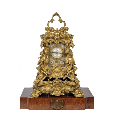 Importante Reloj de sobre mesa de Santiago James Moore, circa 1840, regalo de boda de la Reina Victoria a Isabel II de Espa&ntilde;a
