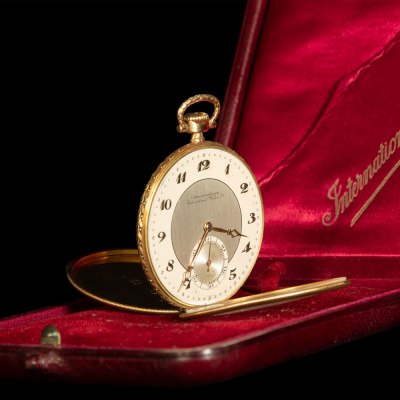 Importante reloj cronógrafo de bolsillo IWC en oro de 18K, de los años 20.