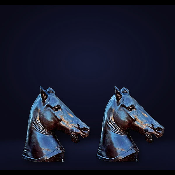 Pareja de cabezas de caballo romano de terracota, Italia, finales del siglo XX.