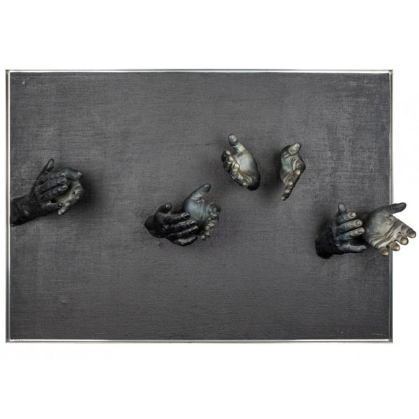 Rafael Canogar.    "El aplauso (1972)". Construcción en poliéster y fibra de vidrio pintada al óleo sobre lienzo encolado a tabla.