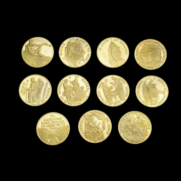 Lote de once medallas conmemorativas de oro amarillo de motivo religioso.