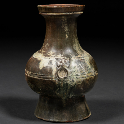 Vasija en cer&aacute;mica vidriada color verde de la dinast&iacute;a Han(206 a.c - 220 d.c)