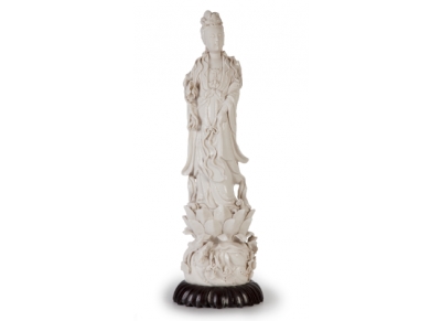 Guanyin en porcelana &quot;Blanch de Chine&quot;. China, S. XIX - XX