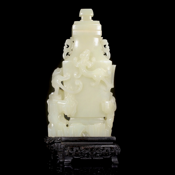 Jarrón de jade blanco de Hetian "Dragones", dinastía Qing. 