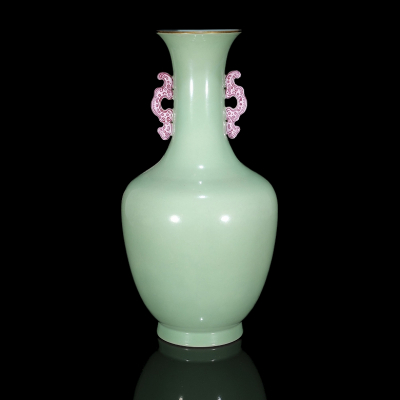 Jarr&oacute;n de porcelana con esmalte celad&oacute;n, dinast&iacute;a Qing. 