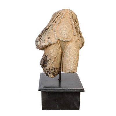 Parte inferior del torso de una Victoria.  Oriente Próximo. Periodo romano. S. II d.C.