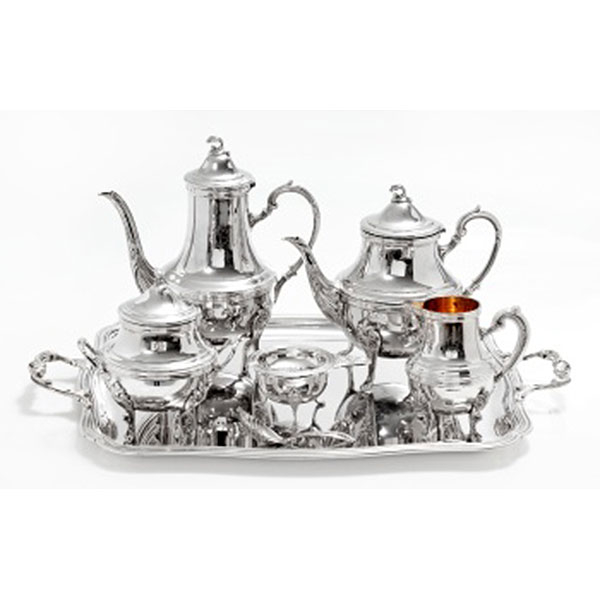 Juego de café y bandeja en plata Estilo Luis XVI. Marcas de platero Cruz de Malta. S. XX