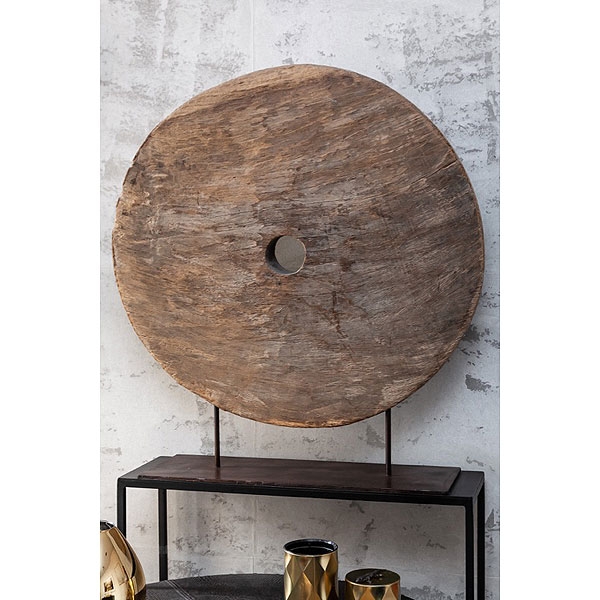 Rueda de madera antigua con soporte met&aacute;lico