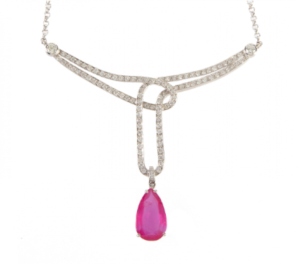 Pendentif con centro de perilla de rub&iacute;, colgante de lazada de brillantes que se une a la cadena con dos brillantes en chat&oacute;n. 