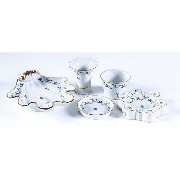 Conjunto de cinco piezas de porcelana h&uacute;ngara de Herend