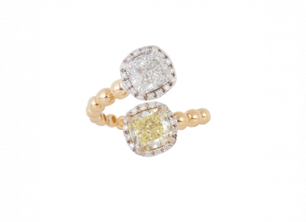 Sortija tu y yo, con brillante de 2,01 ct color E, SI1 y brillante de 2,02 ct Fancy intense yellow, SI2 orlados de brillantes