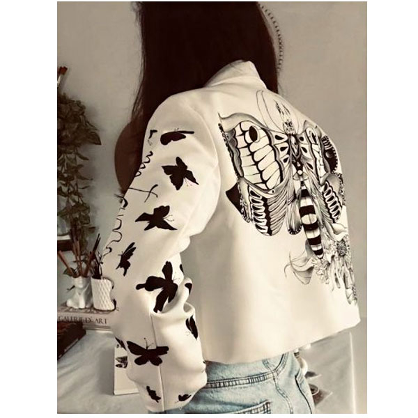 SOLO YOY. "Mariposa apocalipsis" Colección MISTIC, 2024.  Acuarela pintada a mano sobre blazer.