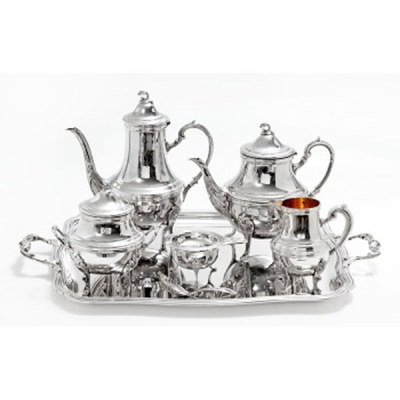 Juego de café y té con bandeja en plata Estilo Luis XV. Marcas de platero. Cruz de Malta.