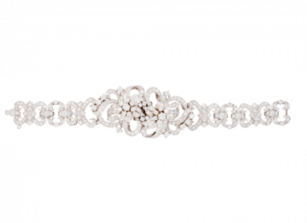 Brazalete convertible en dos broches, años 50.   En montura de oro blanco de 18K.