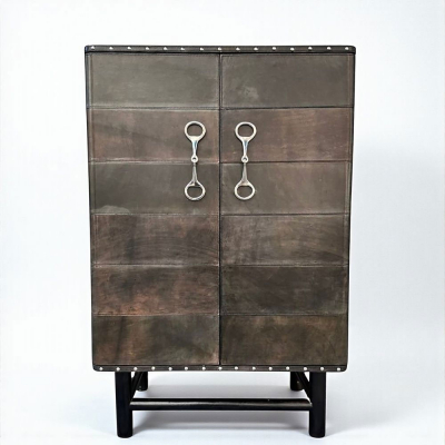 Mueble bar &ldquo;bocados&rdquo;, cuero y acero pulido, 2000 &ndash; Italia.