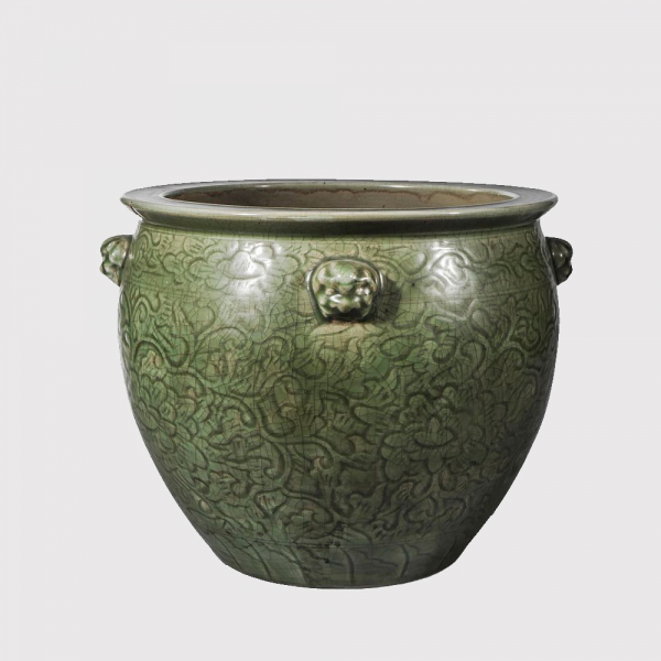 Importante jarra de gruesa porcelana Longquan con decoración incisa y cuatro cabezas quiméricas.