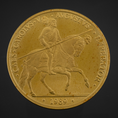 Moneda conmemorativa de Carlos V de cien ECU , AU del a&ntilde;o 1989.