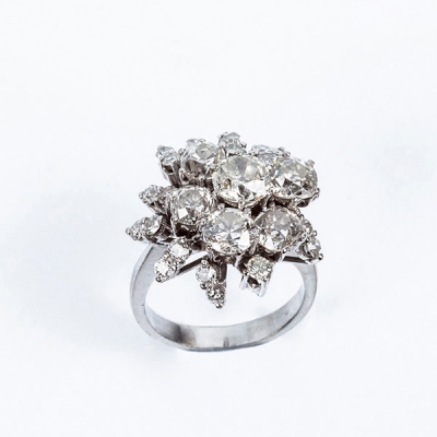 Sortija vintage en oro blanco y diamantes