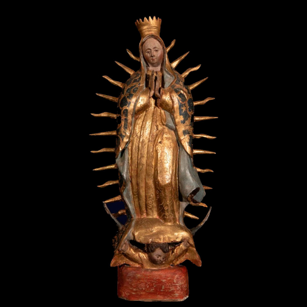 Excepcional Gran "Virgen de Guadalupe", Escuela colonial del siglo XVII.   Escultura policromada. 