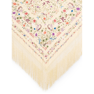 Mantón de Manila en seda de tonalidad crema bordado a mano con motivos polícromos florales y de aves, s.XX.