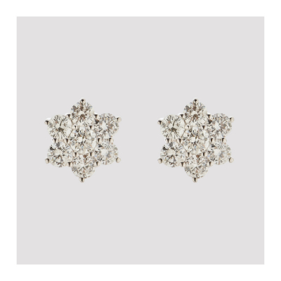 Pendientes rosetón en oro blanco con diamantes talla brillante engastados en garras.