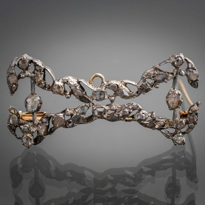 Alfiler o colgante realizado en plata con diamantes talla brillante antigua.
