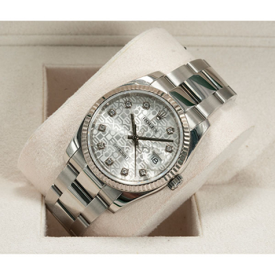 Reloj Rolex Datejust con caja de acero de 36 mm, cristal de zafiro, esfera plata, brazalete de acero con cierre desplegable.