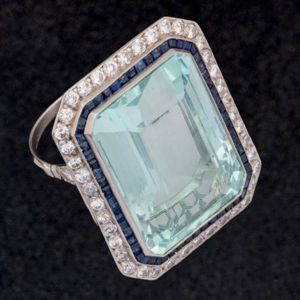 Anillo de aguamarina, zafiros y diamantes